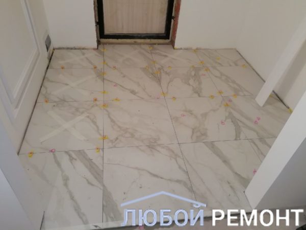 Укладка напольной плитки на Островского
